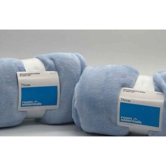 Cozy Light Blue Plush Throw Blanket – Soft & Lightweight Brand New - Picture 1 of 5